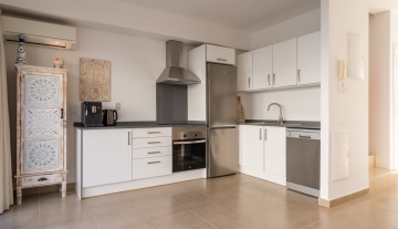 Resa Estates Ibiza sale ted koop Cala Tarida patio townhouse kitchen.JPG